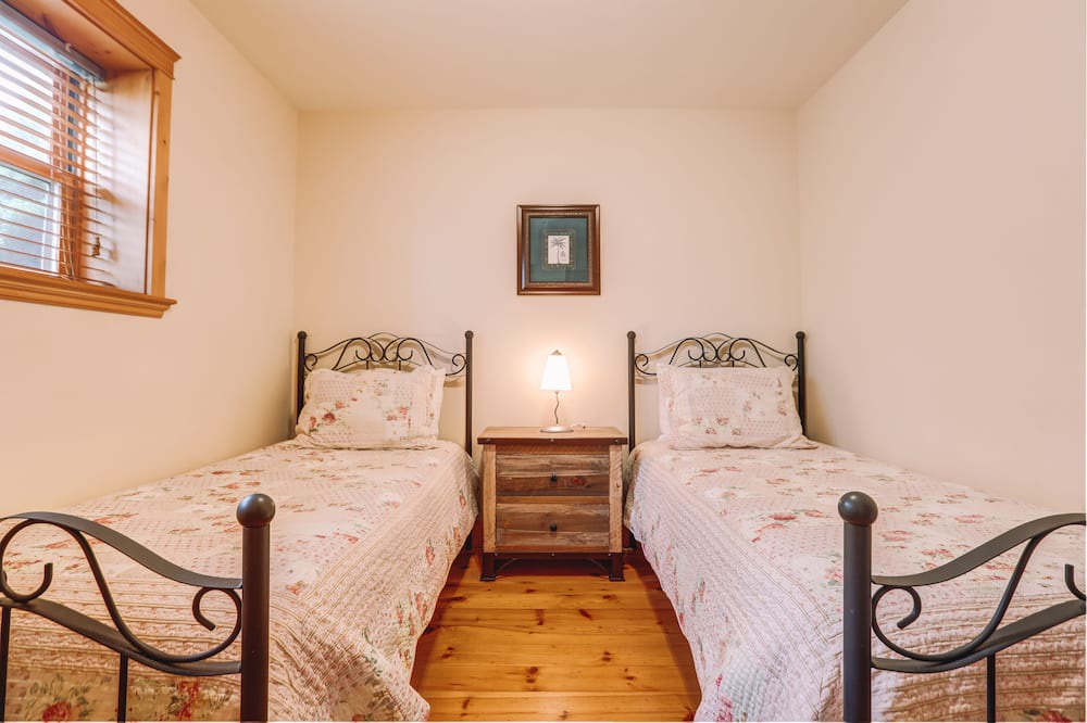 Photo of Bedroom in Mille-Isles