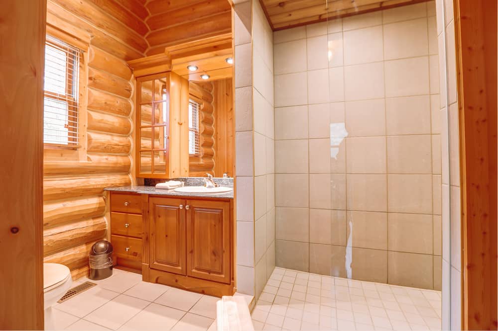 Photo of Bathroom in Mille-Isles