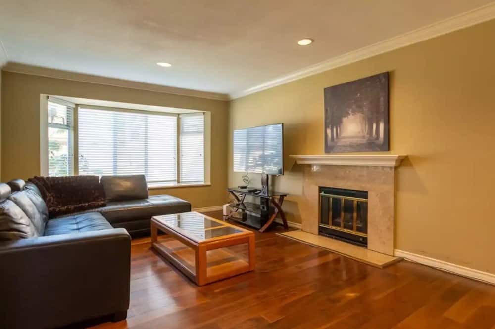 Photo of Livingroom in Shaughnessy