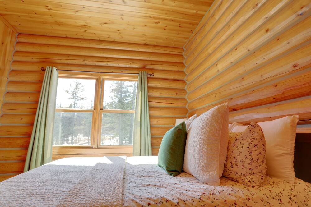 Photo of Bedroom in Mille-Isles