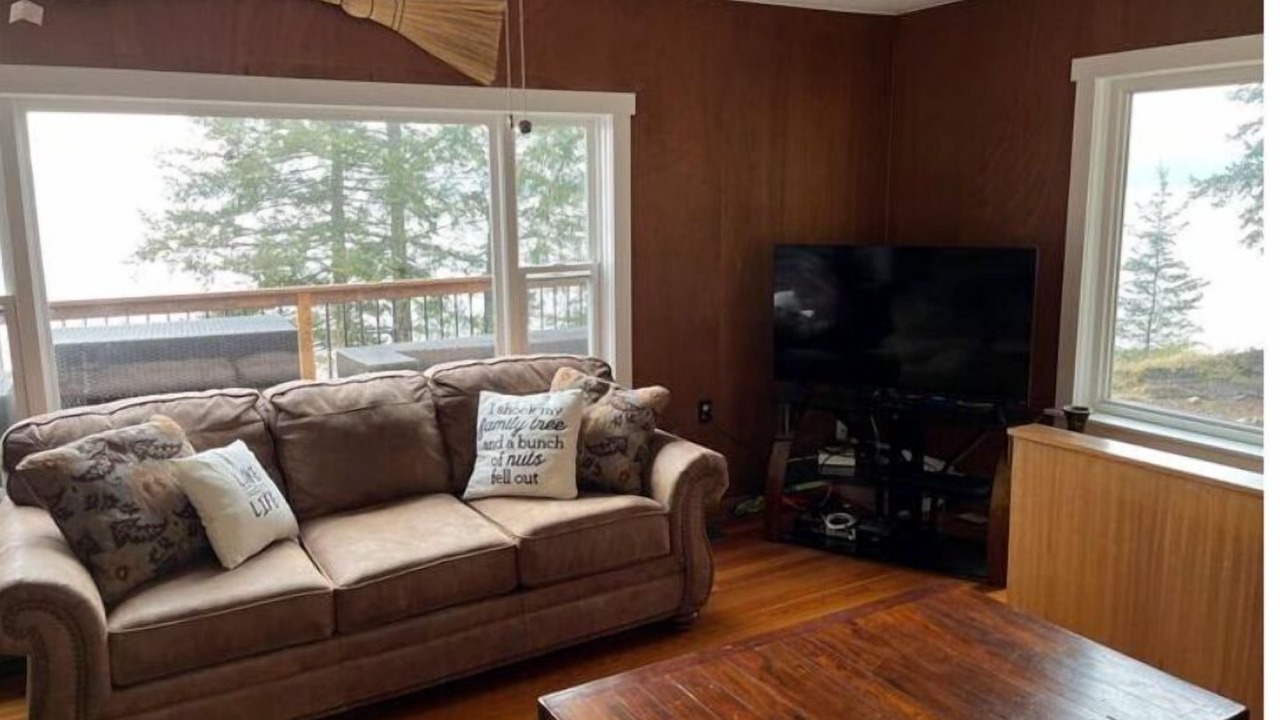 Photo of Livingroom in Central Kootenay