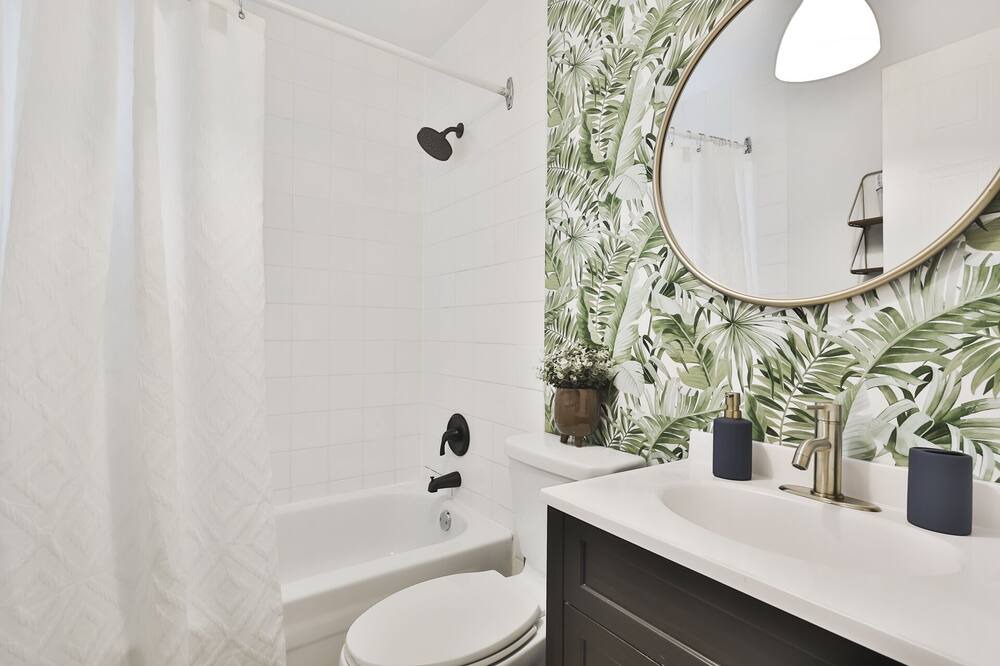 Photo of Bathroom in Cote-Saint-Paul