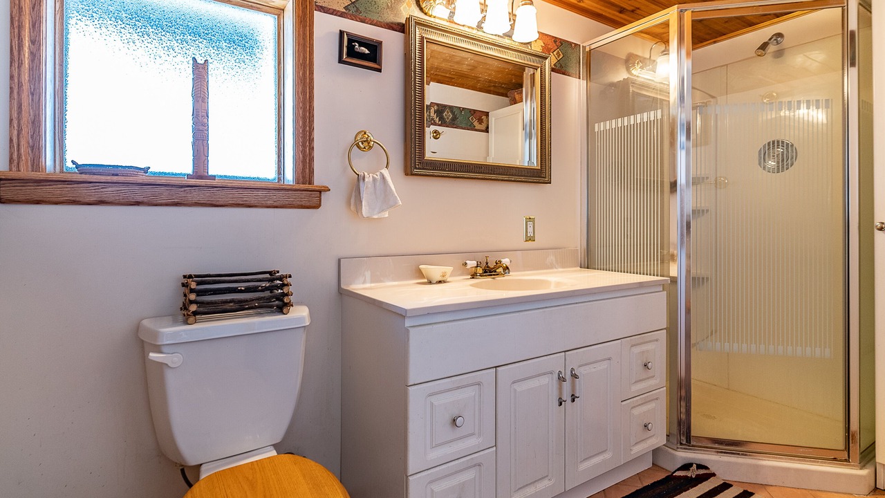 Photo of Bathroom in Division No. 11