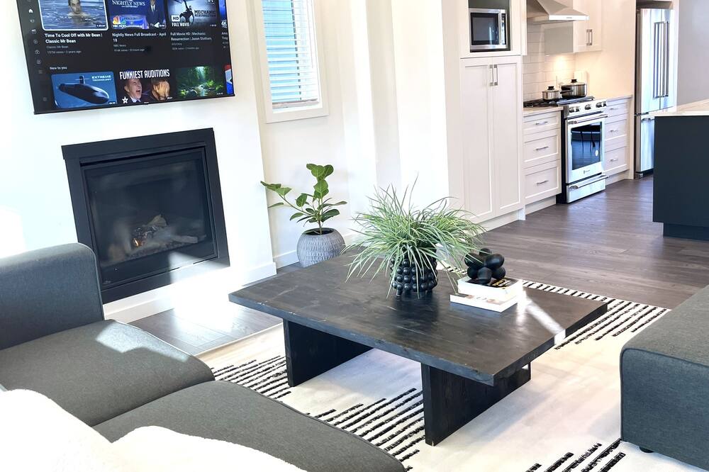 Photo of Livingroom in Colwood