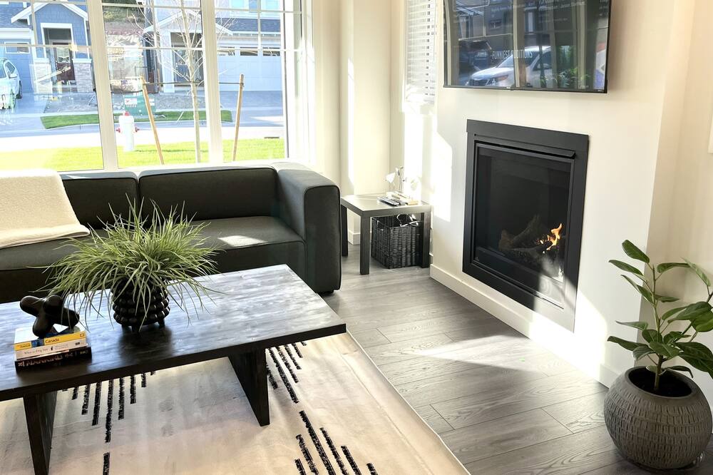Photo of Livingroom in Colwood