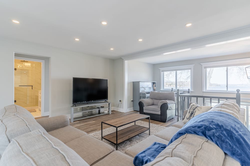 Photo of Livingroom in Kawartha Lakes
