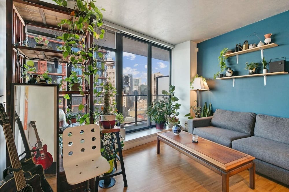 Photo of Livingroom in Crosstown