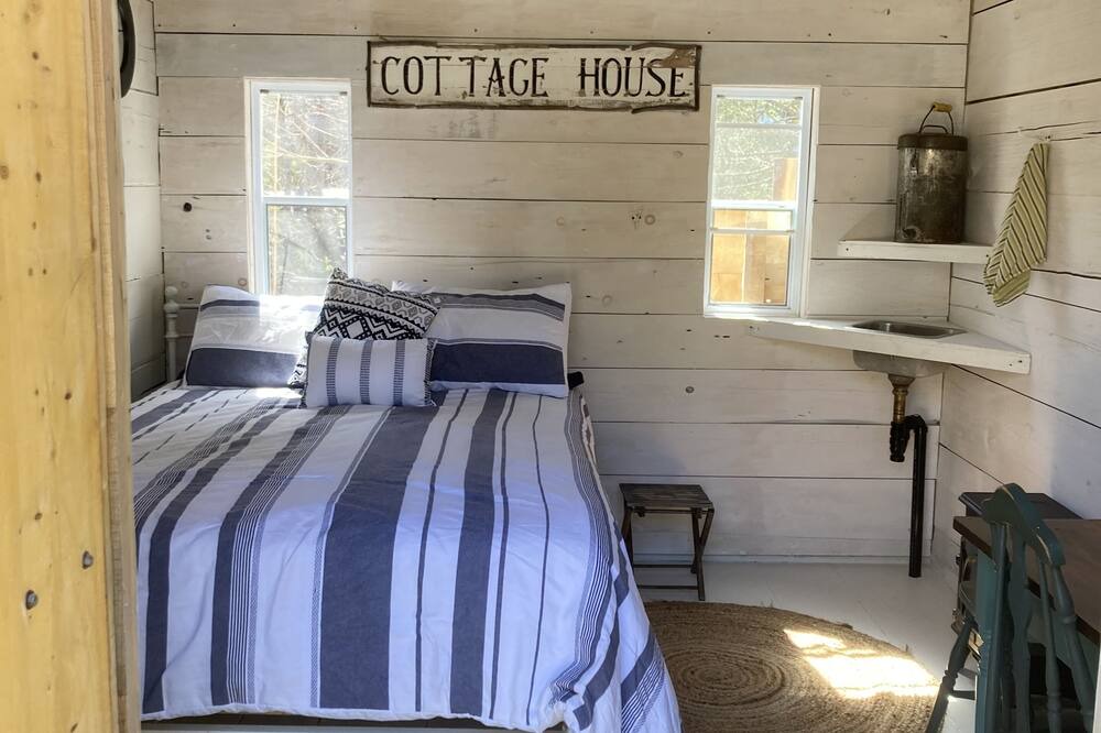 Photo of Bedroom in Hubbards