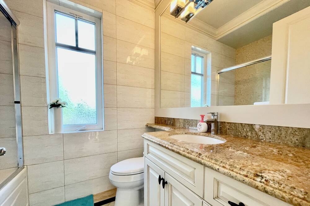Photo of Bathroom in Oakridge