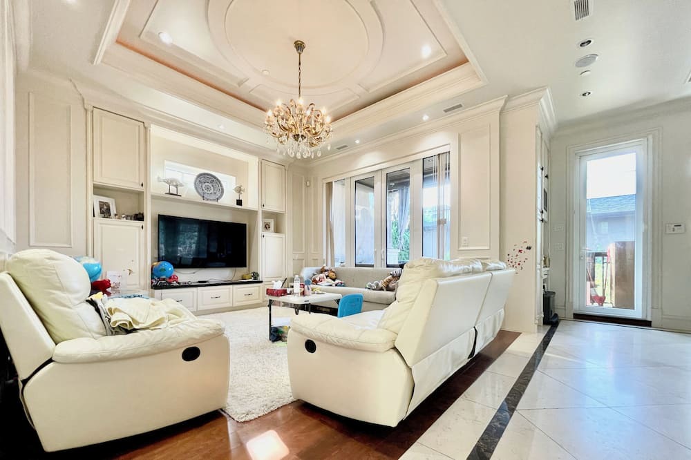 Photo of Livingroom in Oakridge