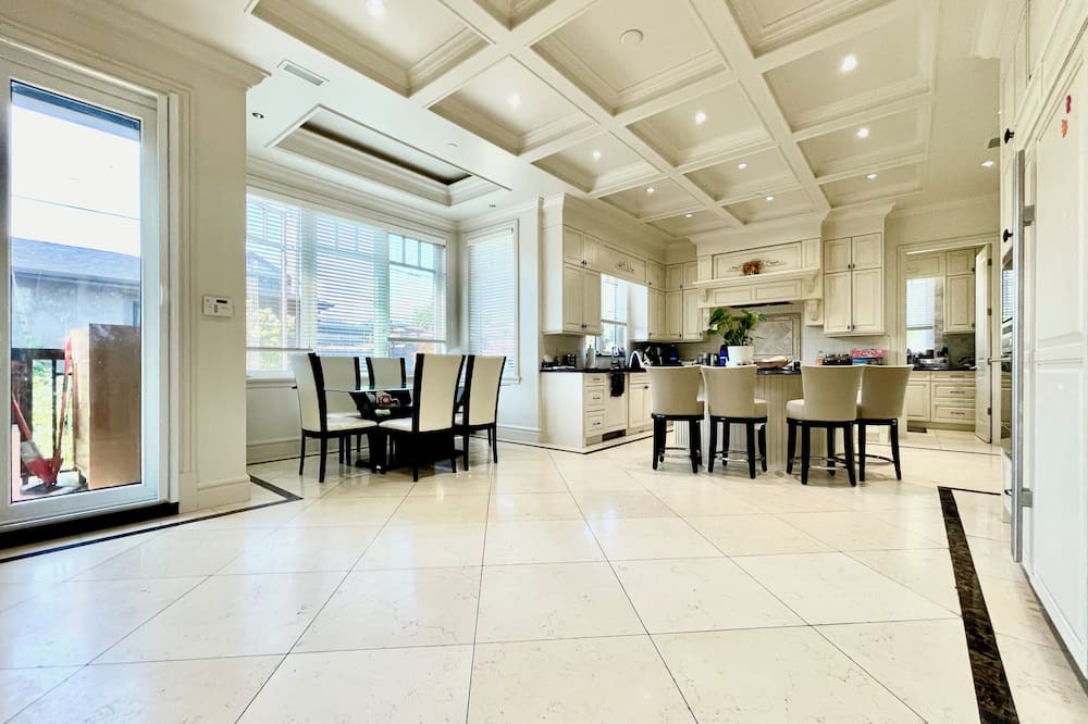 Photo of Livingroom in Oakridge