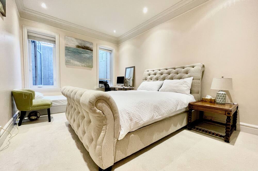 Photo of Bedroom in Oakridge