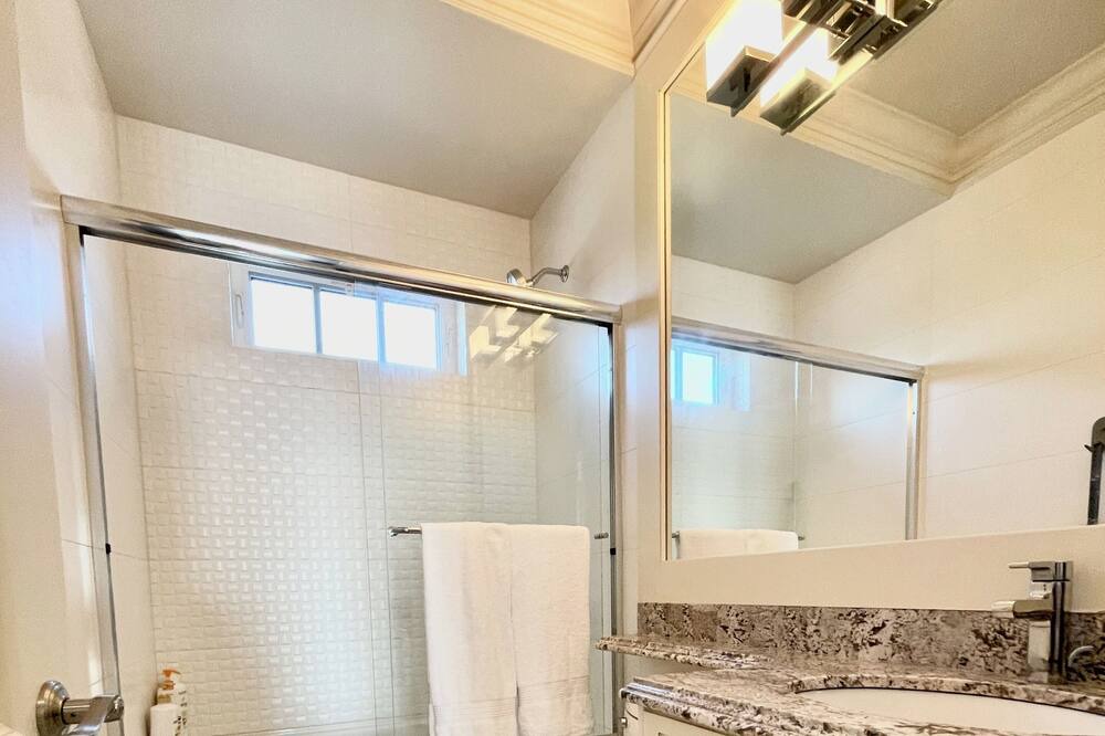 Photo of Bathroom in Oakridge