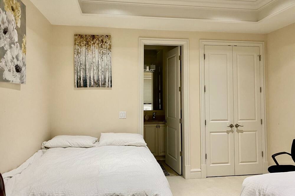 Photo of Bedroom in Oakridge