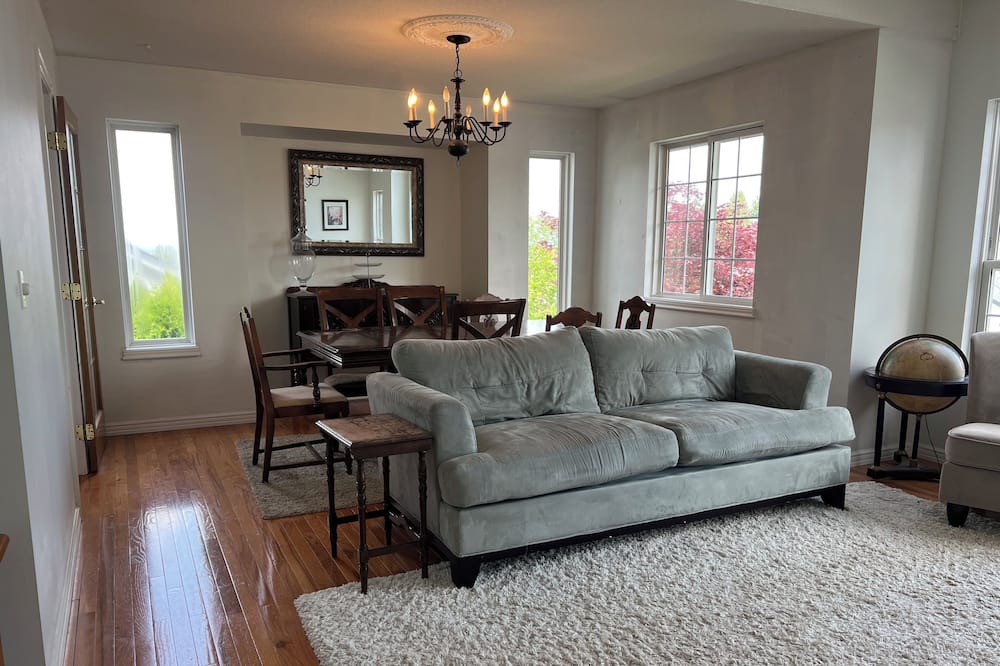Photo of Livingroom in Abbotsford