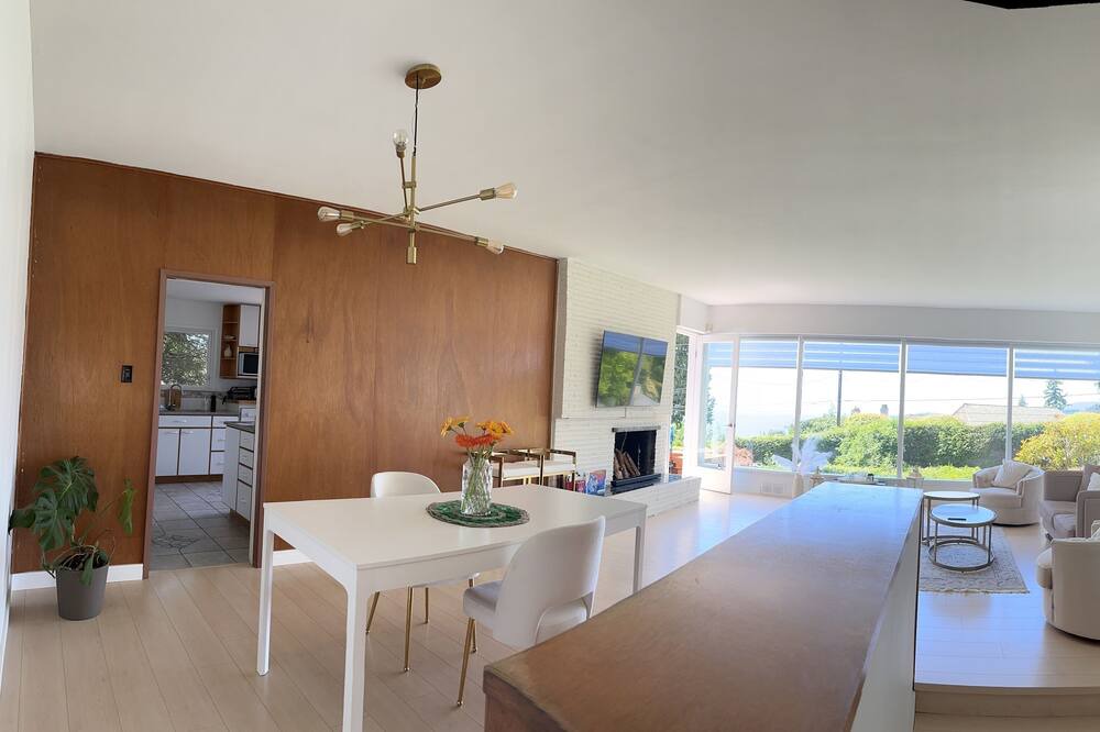 Photo of Kitchen in West Vancouver
