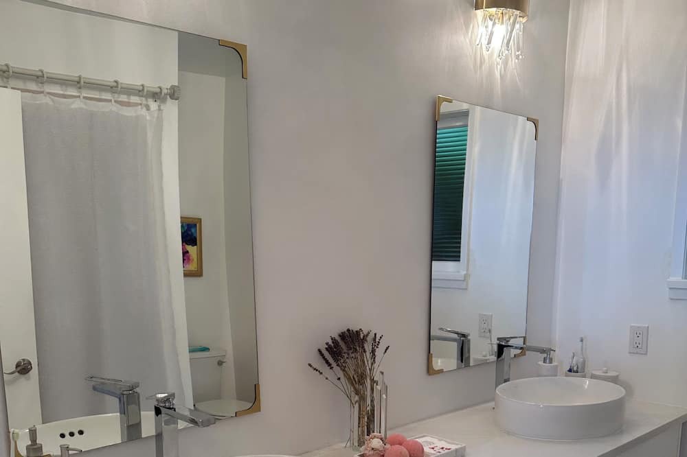 Photo of Bathroom in West Vancouver