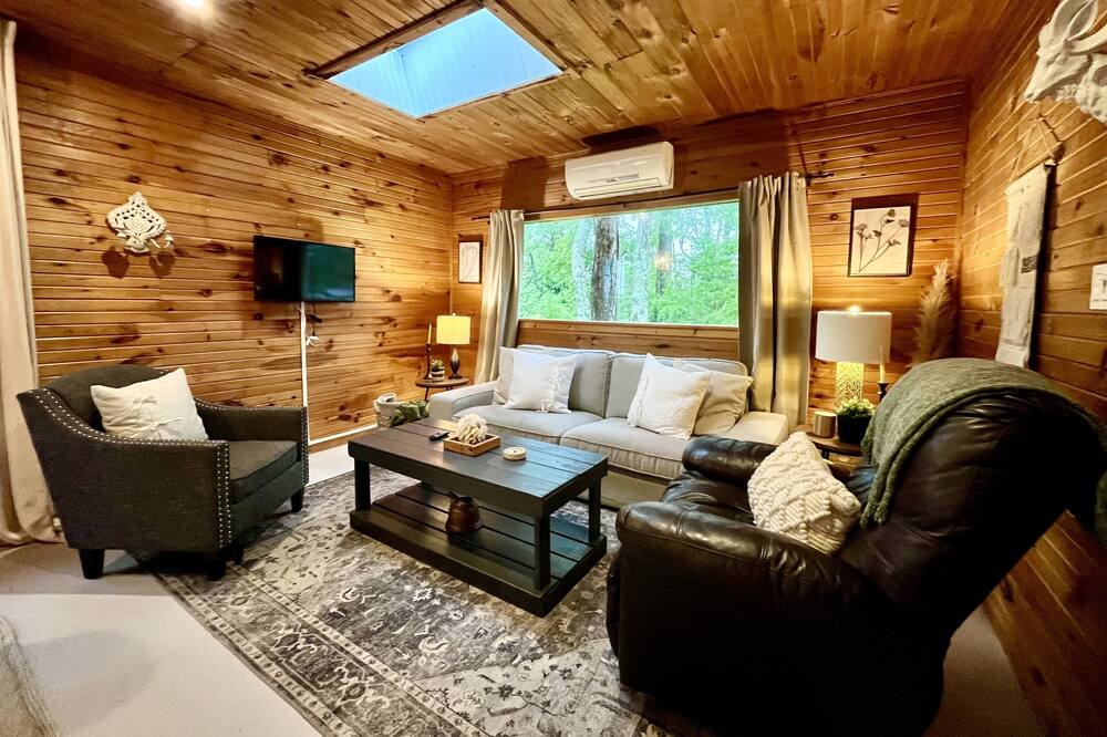 Photo of Livingroom in Miltonvale Park