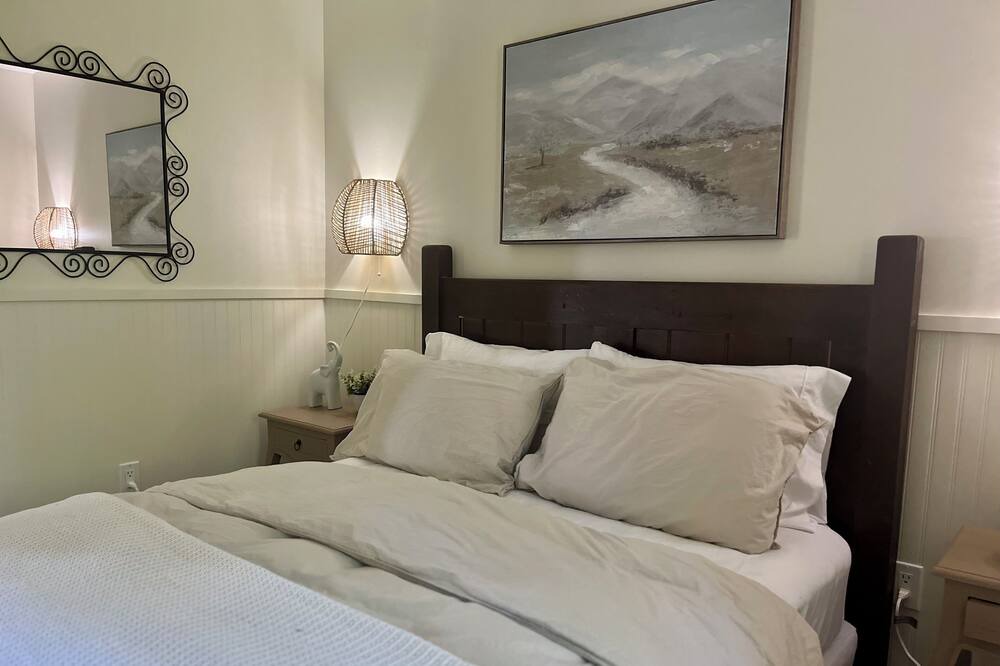 Photo of Bedroom in Miltonvale Park