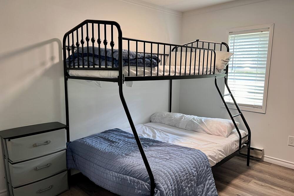 Photo of Bedroom in Oro-Medonte