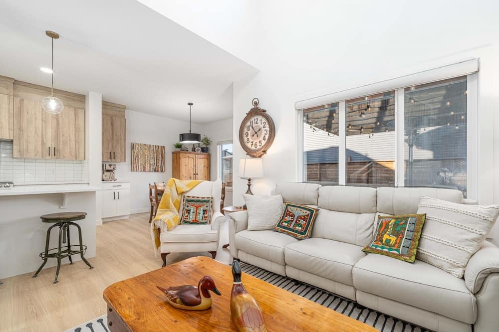 Photo of Livingroom in St. Albert