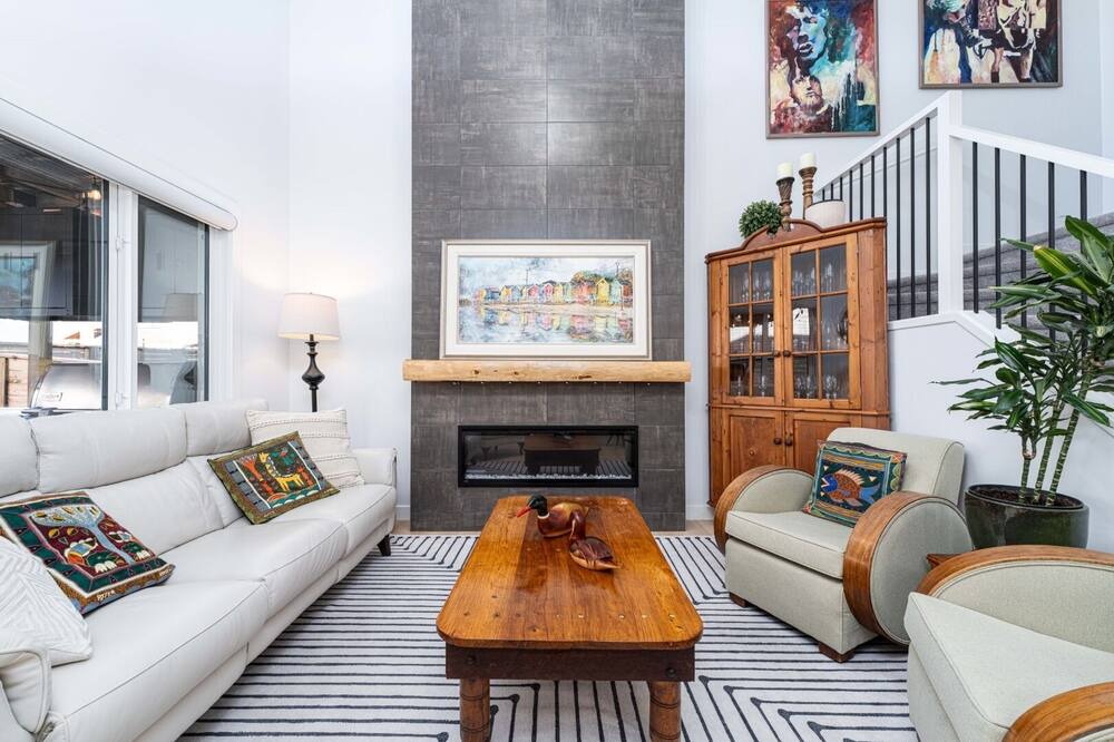 Photo of Livingroom in St. Albert
