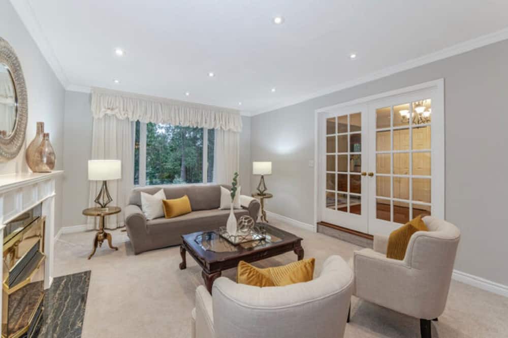 Photo of Livingroom in Caledon