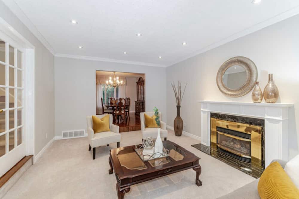 Photo of Livingroom in Caledon