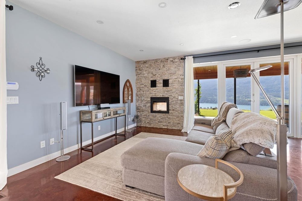 Photo of Livingroom in Vernon