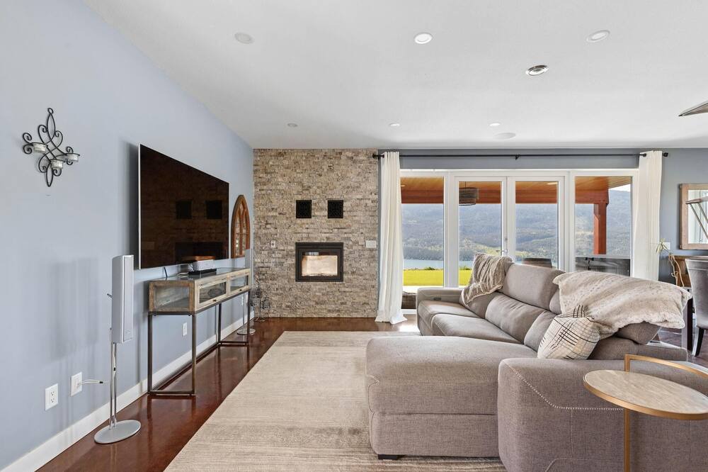 Photo of Livingroom in Vernon