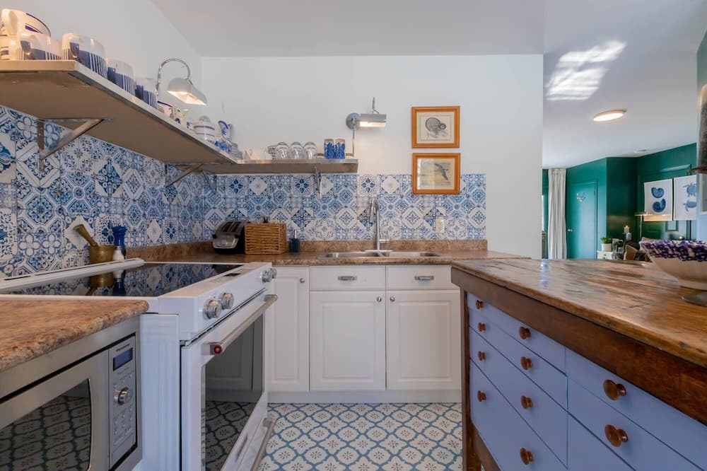 Photo of Kitchen in Utterson