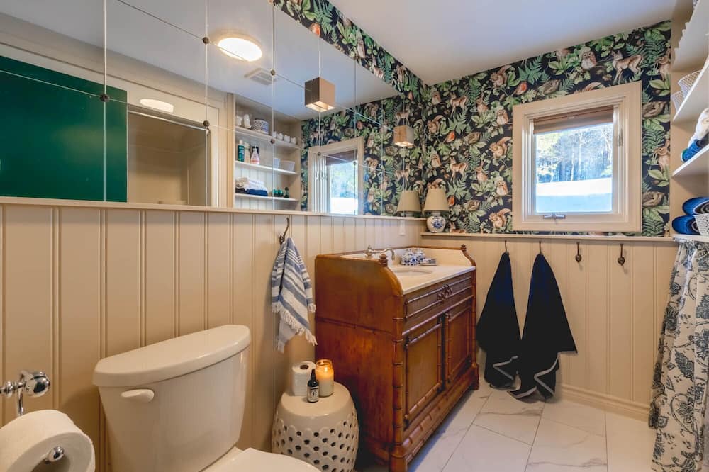 Photo of Bathroom in Utterson