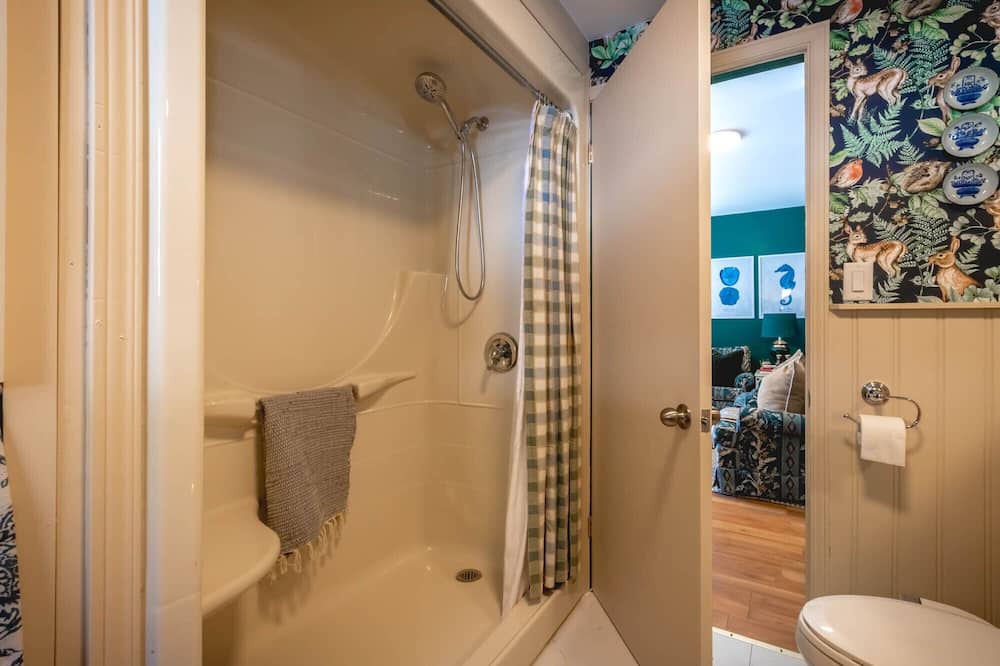 Photo of Bathroom in Utterson