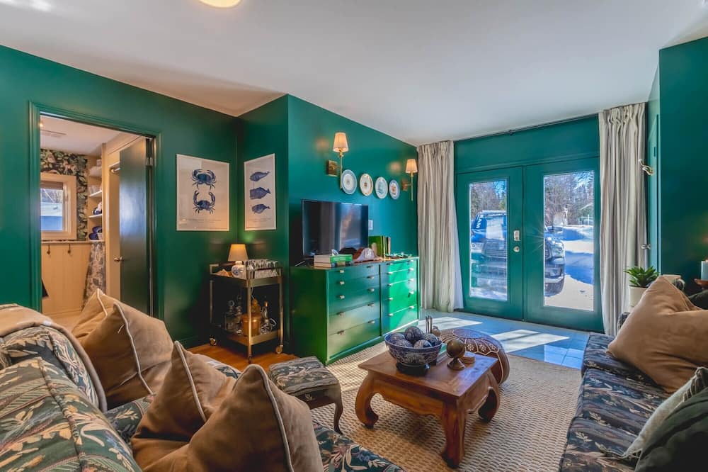 Photo of Livingroom in Utterson
