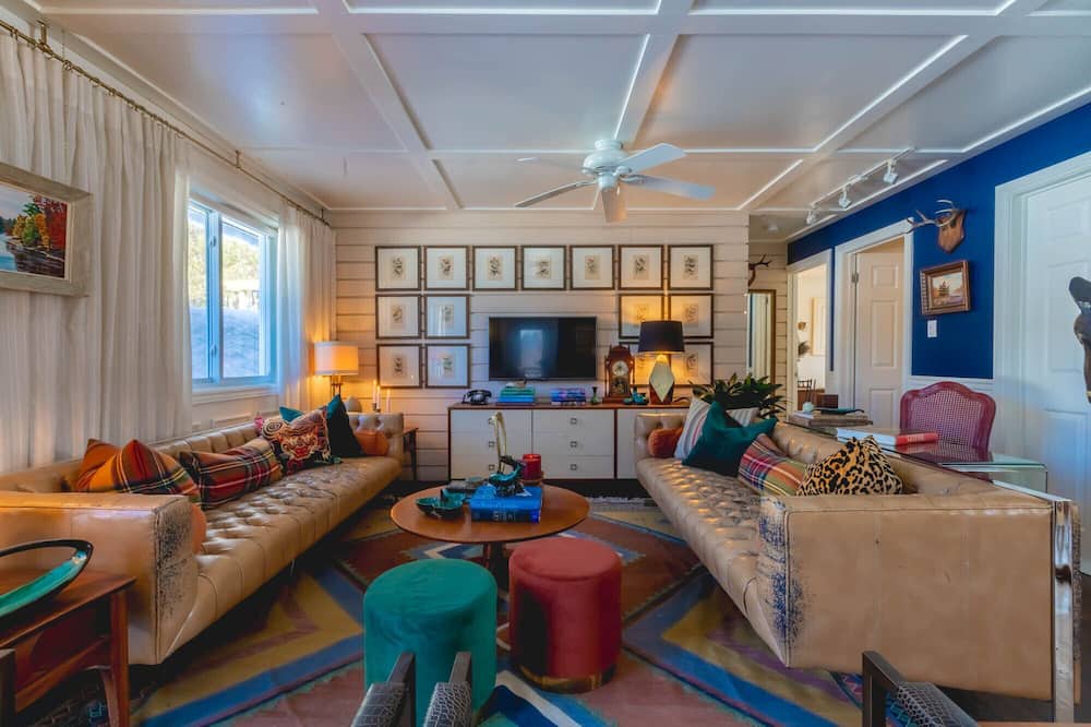 Photo of Livingroom in Utterson