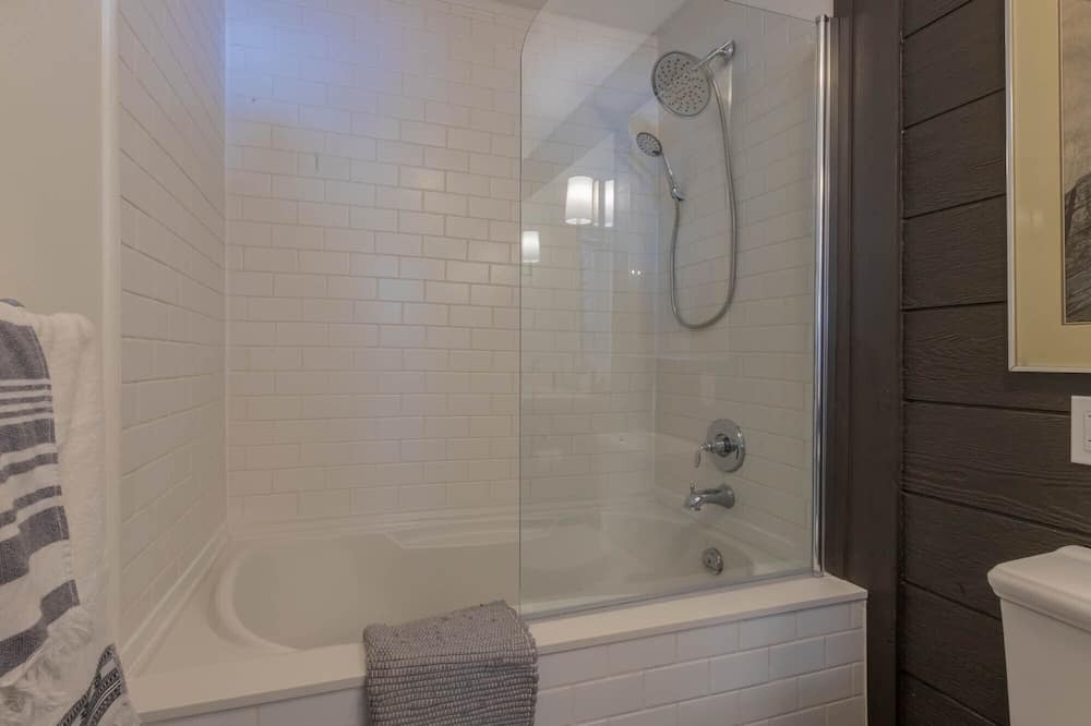Photo of Bathroom in Utterson