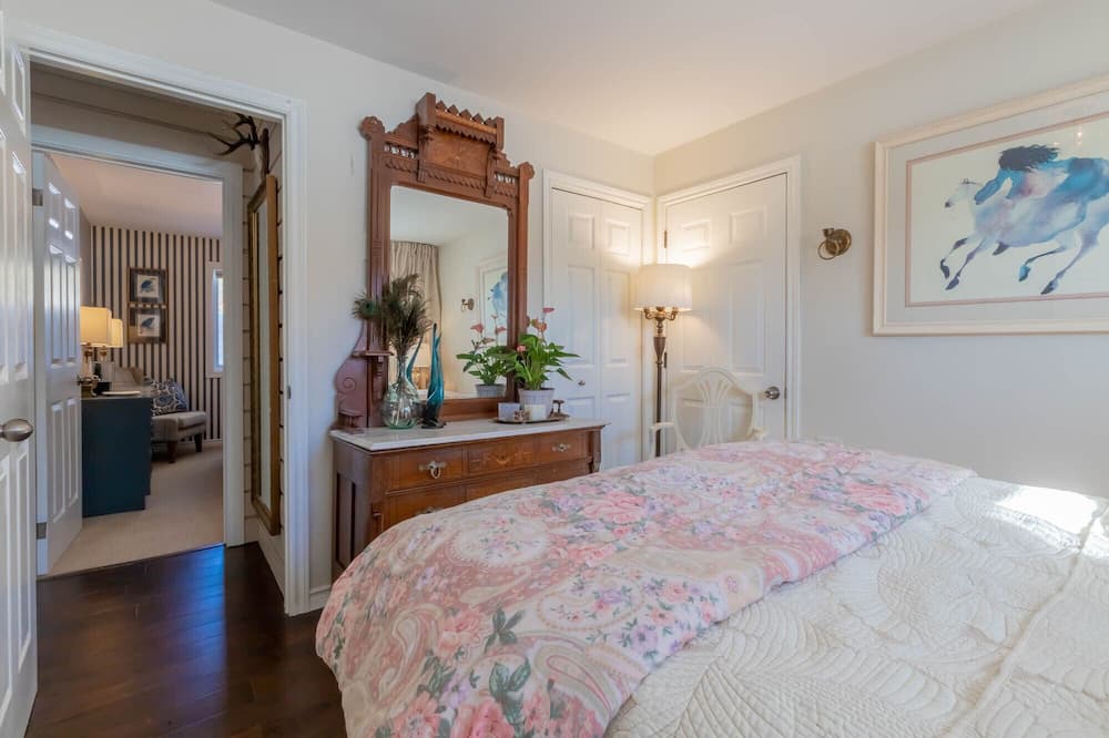 Photo of Bedroom in Utterson