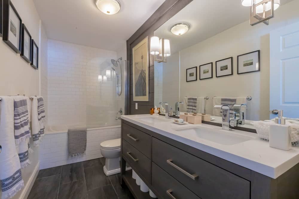 Photo of Bathroom in Utterson
