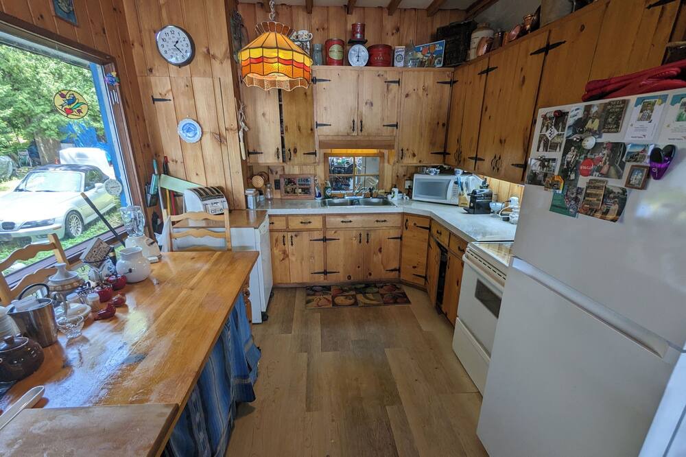Photo of Kitchen in Saint-Hermenegilde