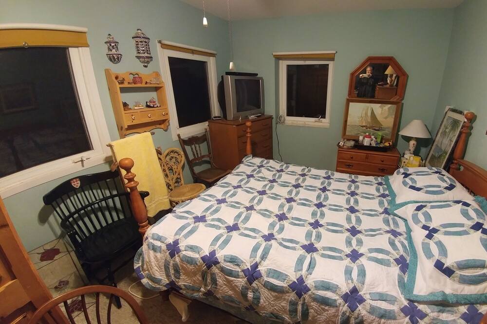 Photo of Bedroom in Saint-Hermenegilde