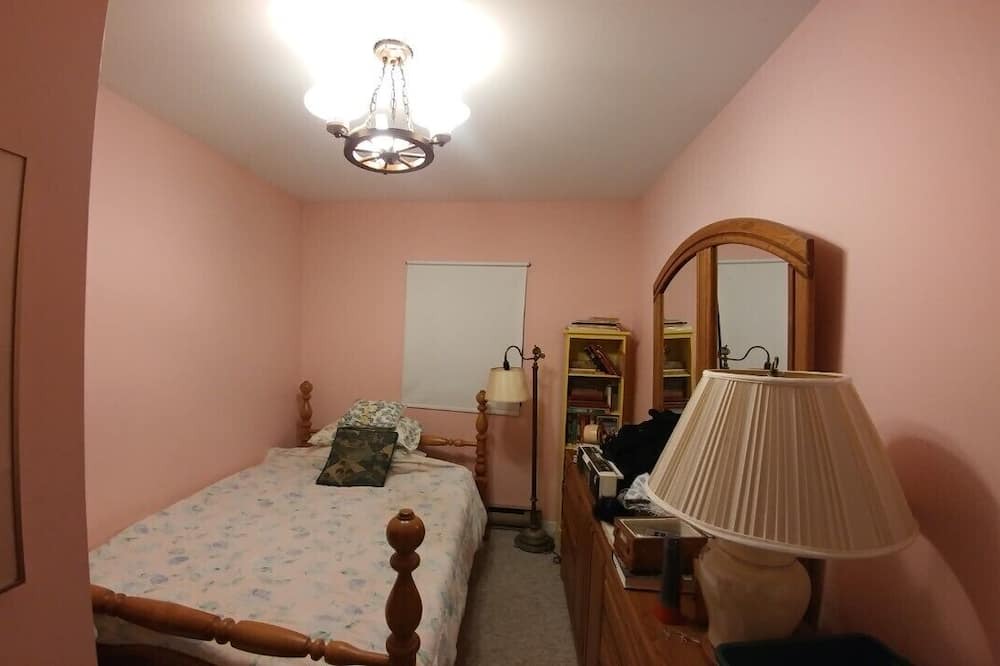 Photo of Bedroom in Saint-Hermenegilde