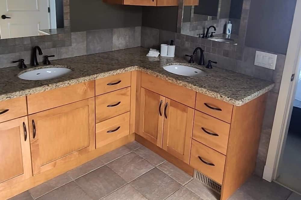 Photo of Kitchen in West Kelowna Estates