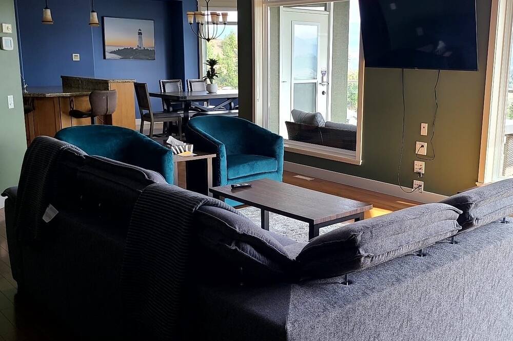 Photo of Livingroom in West Kelowna Estates