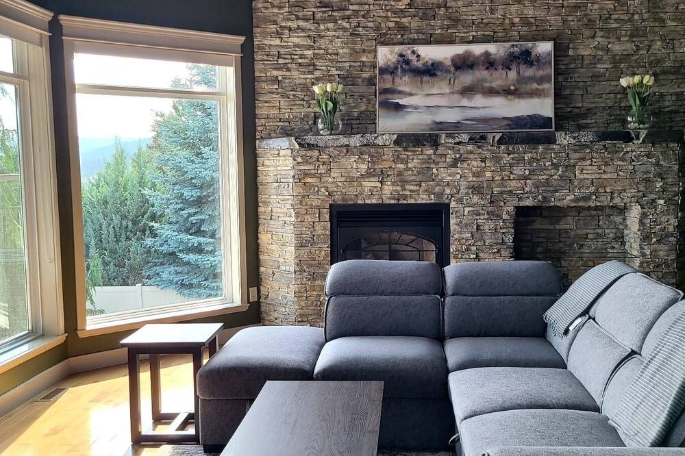 Photo of Livingroom in West Kelowna Estates
