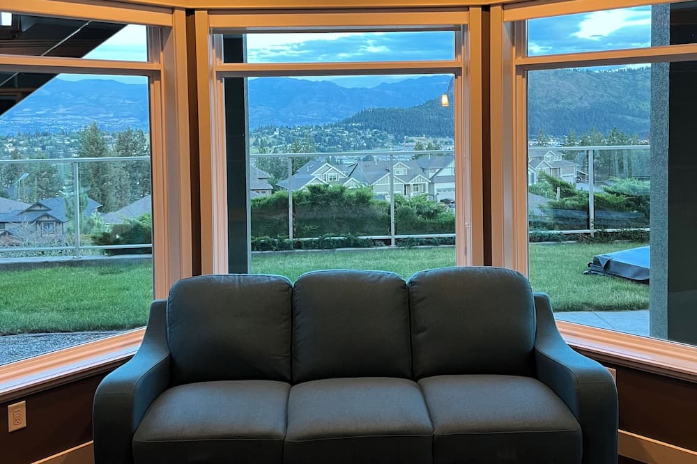 Photo of Livingroom in West Kelowna Estates