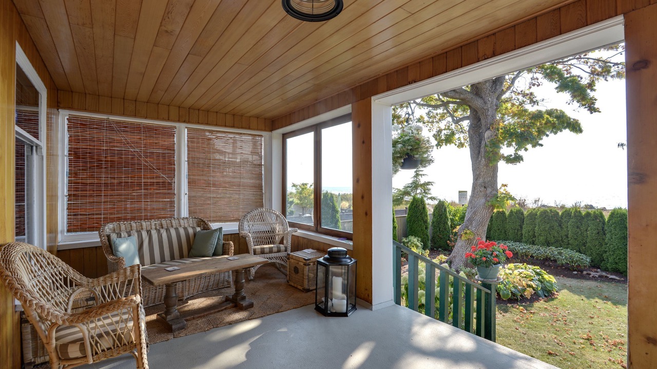 Photo of Patio Balcony in Crescent Beach