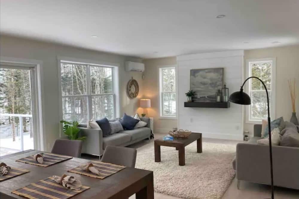 Photo of Livingroom in Aldersville