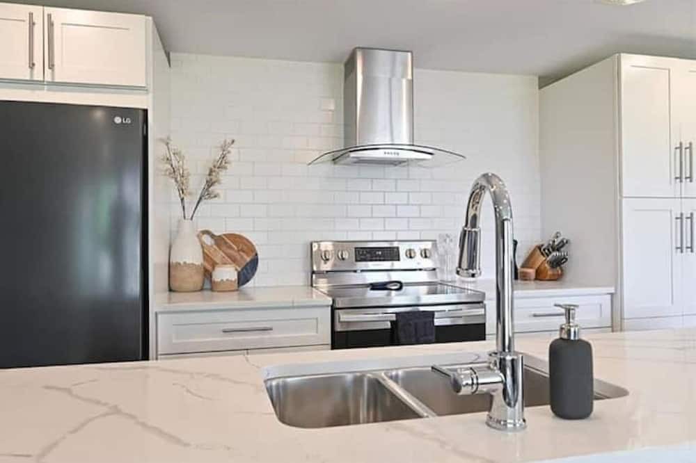Photo of Kitchen in Elizabethtown-Kitley
