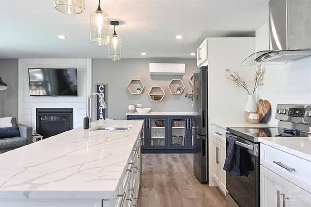 Photo of Kitchen in Elizabethtown-Kitley