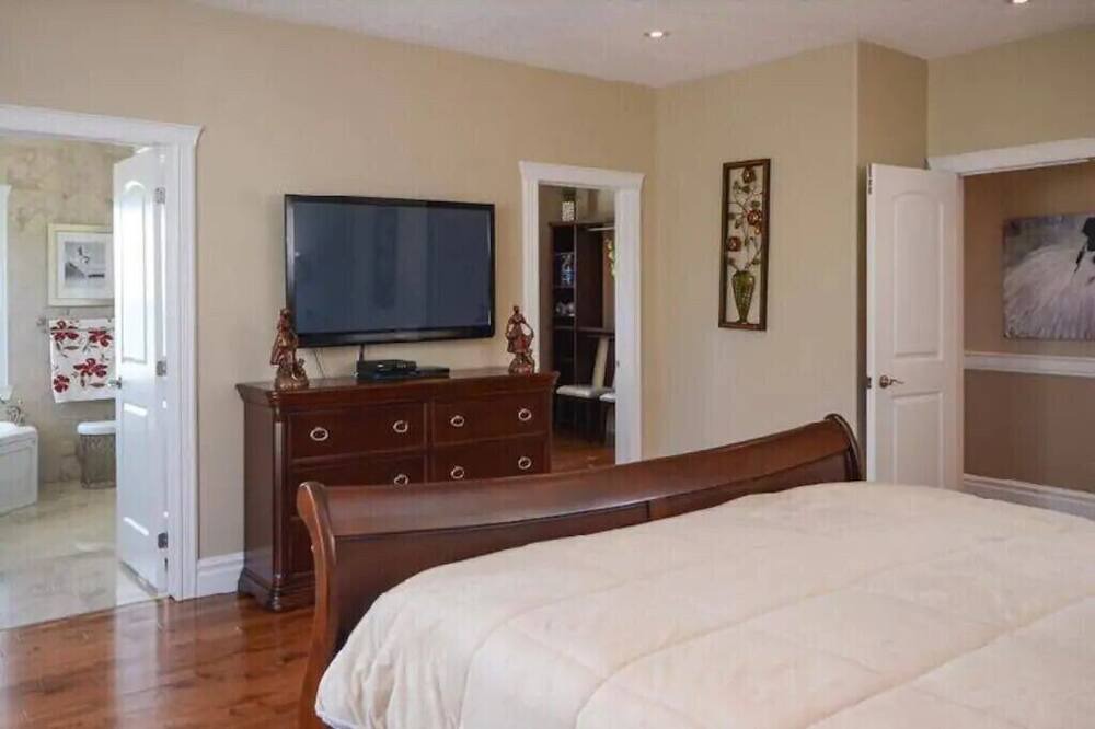 Photo of Bedroom in Pefferlaw